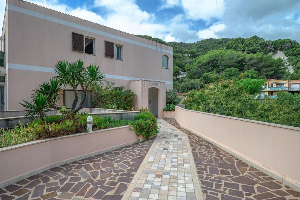 La Villa Julia - Calme - Spacieux - Parking Prive - Climatisation Menton Ngoại thất bức ảnh